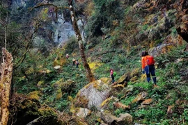 Du lịch mạo hiểm mùa mưa những cảnh báo không thể bỏ qua