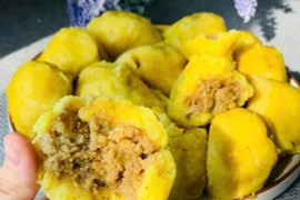 Món bánh đặc sản Hưng Yên vàng óng, mềm dẻo níu chân thực khách