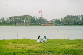 Góc ven sông Hương “đẹp như phim” khiến dân mạng sửng sốt