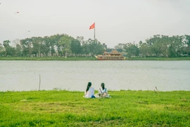 Góc ven sông Hương “đẹp như phim” khiến dân mạng sửng sốt