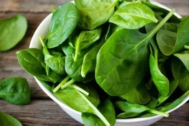 Không chỉ bổ dưỡng, rau chân vịt giúp nuôi tóc khỏe, giảm rụng rõ rệt