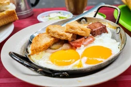 Bánh mì ốp la Hòa Mã có gì khiến thực khách phải trầm trồ?
