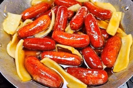 Tưởng xúc xích chiên, hóa ra đặc sản trứ danh xứ sông nước