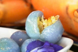 Từ nguồn nguyên liệu dồi dào và chất lượng, người dân Cà Mau đã sáng tạo ra vô số món ngon: cua rang me, cua hấp bia, cua sốt bơ tỏi, bánh canh cua, bún riêu cua… và giờ đây là món chè cua độc đáo, khiến thực khách thích thú ngay từ lần thử đầu tiên. Ảnh G.B