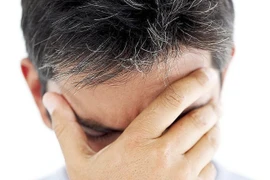 6 thói quen hằng ngày khiến tóc nhanh bạc mà bạn không ngờ