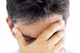 6 thói quen hằng ngày khiến tóc nhanh bạc mà bạn không ngờ