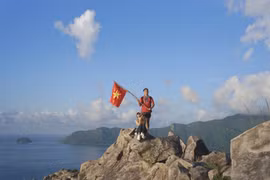 Hiking Lò Vôi Côn Đảo hành trình chinh phục 'ban công trời' giữa biển khơi