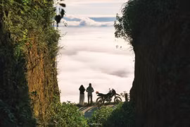 Đỉnh Gió góc 'săn' mây khiến du khách mê mẩn ở Tà Xùa