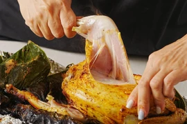 Về miền Tây thưởng thức gà ‘ăn mày’ đặc sản lạ níu chân du khách