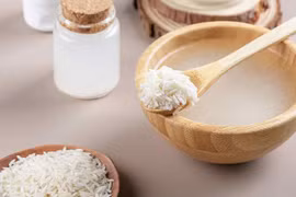 Tận dụng nước vo gạo để cải thiện tình trạng móng tay yếu