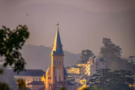 Nhà thờ Con Gà, điểm dừng chân không thể bỏ qua khi đến Đà Lạt