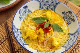 Theo người dân địa phương, bún kèn có nguồn gốc từ ẩm thực Campuchia. Cái tên được gọi chệch từ tiếng Khmer “ken”, dùng để chỉ các món nấu với nước cốt dừa và màu vàng của nghệ – linh hồn của món ăn. Ảnh MIA