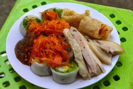 Mê mẩn bánh cuốn tôm chua đậm đà hương vị xứ Huế