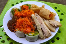 Mê mẩn bánh cuốn tôm chua đậm đà hương vị xứ Huế