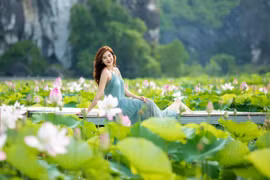 Rủ nhau về Hang Múa “săn” mùa sen đẹp như tranh vẽ