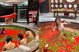 Trào lưu 'tắm lẩu' độc đáo hút du khách tại Trung Quốc