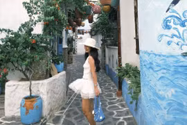 Hẻm đá xanh và bích họa ở Nhơn Lý có gì mà du khách đổ xô check-in?