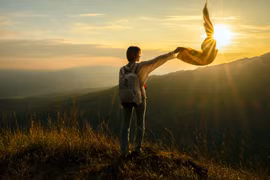 Trekking đỉnh Phia Pò 'nóc nhà' xứ Lạng giữa thảo nguyên bạt ngàn