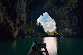 Đây là nơi để chiêm ngưỡng thiên nhiên hùng vĩ, khám phá hệ sinh thái độc đáo dưới lòng đất và tận hưởng những phút giây yên bình, tách biệt hoàn toàn với nhịp sống bên ngoài.