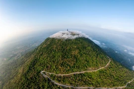 Núi Bà Đen mở lại hoạt động, đón du khách sau hơn hai tháng tạm dừng