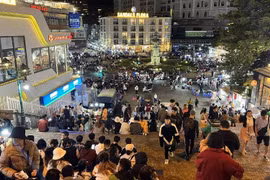 Food tour chợ đêm Đà Lạt khám phá loạt món ngon khiến thực khách mê mẩn