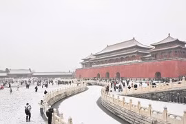 Bắc Kinh phủ trắng tuyết đầu mùa, du khách nô nức check-in di tích cổ