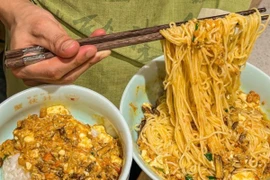 Thưởng thức tô mì cua lông trải nghiệm mùa thu không thể bỏ lỡ ở Thượng Hải