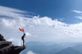 Chinh phục đỉnh Pha Luông “nóc nhà Mộc Châu”