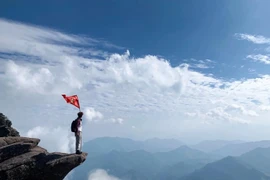 Chinh phục đỉnh Pha Luông “nóc nhà Mộc Châu”