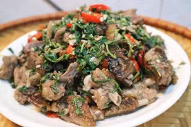 Vịt xào rau răm thơm cay, món ngon đưa cơm ngày oi nóng