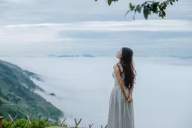 Tà Xùa hút khách mùa hè với biển mây bồng bềnh như tranh