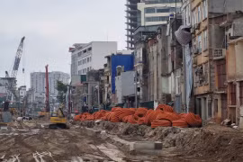 Vành đai 1 lộ diện nhà 'siêu mỏng, siêu méo' sau giải phóng mặt bằng