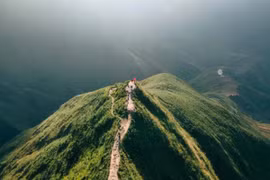 Hai cung đường 'sống lưng khủng long' khiến tín đồ trekking phải thử một lần