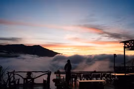 Tà Xùa mùa hè hút khách săn mây, tránh nóng giữa thiên nhiên đại ngàn