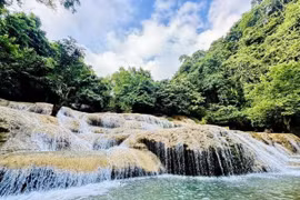 Trốn nóng lên rừng, khám phá “nàng thơ” thác Mây