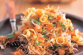 Gợi ý cách làm món mì chiên giòn sốt chua ngọt chuẩn vị Thái