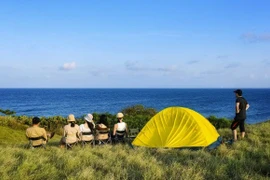 Cắm trại, ngắm hoàng hôn trên đảo Hòn Dứa