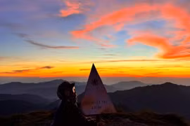 Trekking Lùng Cúng đón biển mây, nghe núi rừng thì thầm