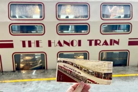 Lên tàu di sản Hà Nội, ngắm phố phường, trải nghiệm không gian hoài cổ Thủ đô