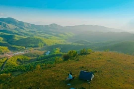 Săn mây, ngắm núi rừng Tây Nguyên từ đỉnh Ma Thiên huyền ảo