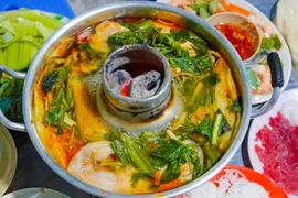 Lẩu 'than thở' món ngon dân dã mê hoặc du khách khi đến miền Tây du lịch