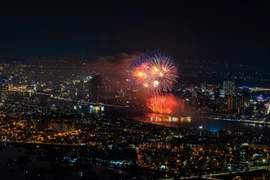 Hot tour Đà Nẵng dịp hè: Sáng tắm biển, tối ngắm pháo hoa