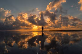 Dậy sớm “săn” bình minh rực rỡ trên biển Sầm Sơn