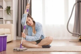 Lý do mùi tanh bám dai sau mỗi lần lau sàn?