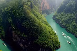 Mê mẩn cảnh sắc 'dải lụa xanh' dưới chân hẻm Tu Sản