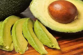 Vì sao người thận yếu được khuyên hạn chế ăn bơ?