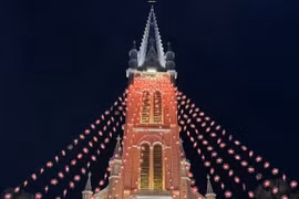 'Nhà thờ hồng' Tân Định rực rỡ ánh đèn, điểm check-in Noel không thể bỏ qua