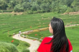 Sắc đỏ giữa ruộng bậc thang Pù Luông điểm hẹn du lịch dịp 2/9