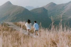 Mùa cỏ cháy Ba Quáng, Cao Bằng đẹp như khung cảnh phim điện ảnh