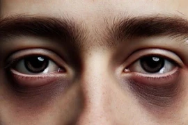 Đàn ông có 4 bộ phận chuyển màu “đen” bất thường, dấu hiệu thận suy yếu